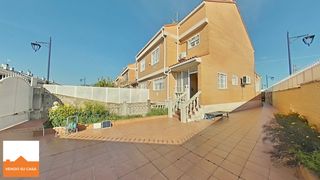 Chalet à Fuentebella-San Fermín-El Leguario. Chalet de esquina en el leguario