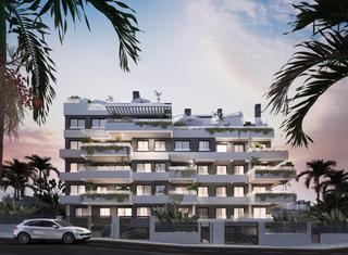 Attique à Calle calle de europa. Increíble dúplex penthouse a 300 metros del mar en estepona