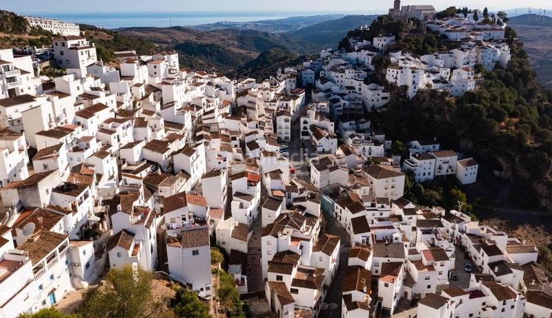 Foto e5f1360b-ad24-4abc-811d-97f0e32a926b. Apartament a urbanizacion urbanización elegance doña julia a Casares