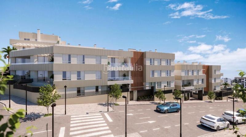Foto ad80bf2d-8d15-4102-8e6d-5a9ac67e923b. Planta baja en calle calle félix troyano bajo de 2 dormitorios con jardín privado nueva milla de oro en Estepona