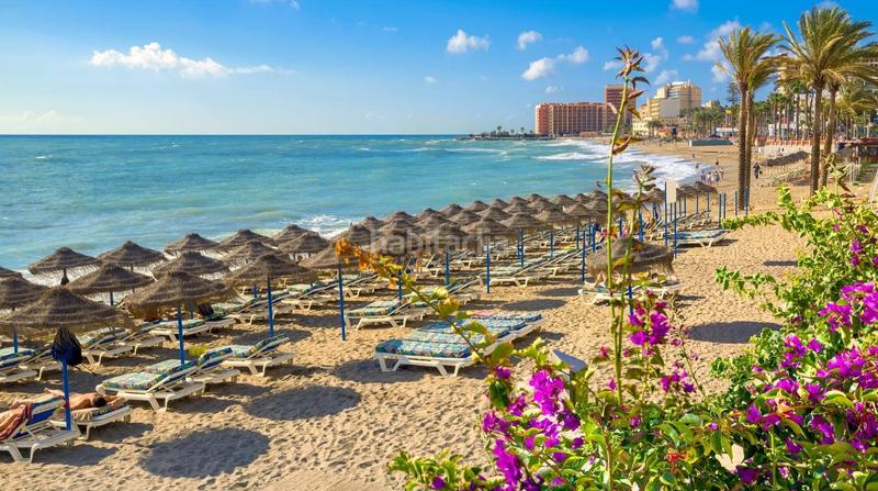 Foto d99d1692-6d0f-462d-bdc4-07f9482c7f43. Planta baja en avenida rocas blancas 6 atico inmejorable, cerca de todo! en Benalmádena