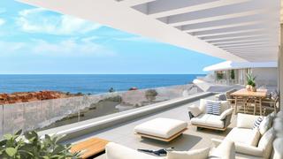 Apartament  Calle torre de la sal. Apartamento de 2 dormitorios junto al mar en estepona