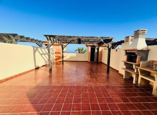 Ático en Calle opalo de riviera 12. Ático con vistas al mar y gran terraza con barbacoa y pergola en