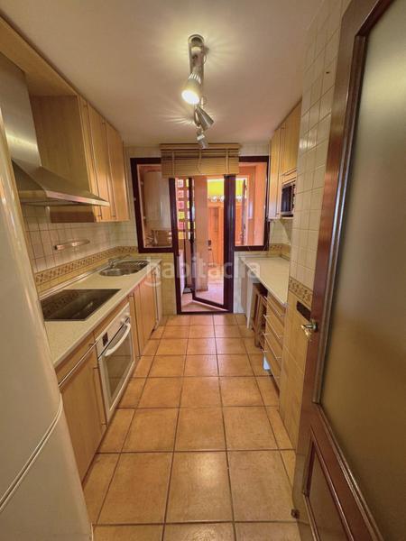 Foto b7928390-4c6b-4d95-b60f-e59d6caf7305. Miete appartement in calle cristobal colon Calahonda 5 in Mijas