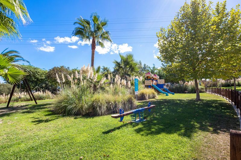 Foto e1374ad2-d2b2-4a85-b9cf-e52b2b7f332d. Apartament amb calefacció aparcament piscina a Casares pueblo Casares