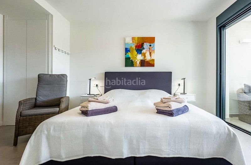 Foto b7530b0e-36eb-489a-841f-d561a7c4e598. Xalet amb calefacció aparcament piscina a Cabopino - Artola Marbella