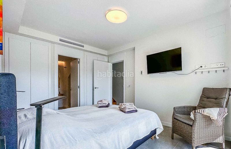 Foto df2fabca-4fa6-4eb8-8a26-c06889530ff5. Xalet amb calefacció aparcament piscina a Cabopino - Artola Marbella