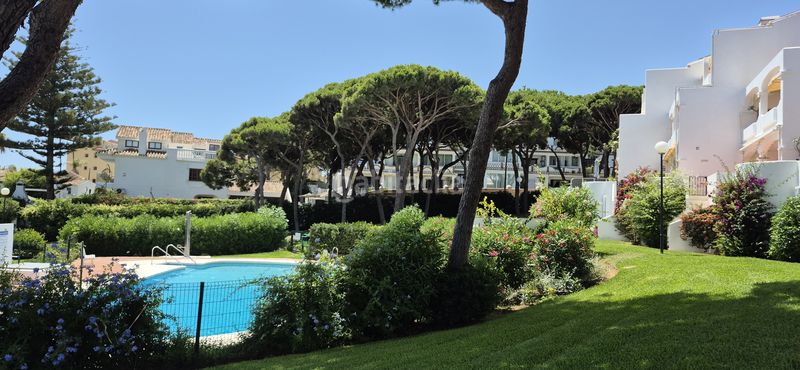 Foto f4bfadf0-ed72-495b-b03c-28e3999dd04b. Apartament amb piscina a Calahonda Mijas