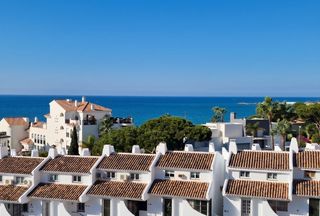 Apartment in Calahonda. Espectacular ático dúplex de 3 dormitorios y 3 baños en calahond