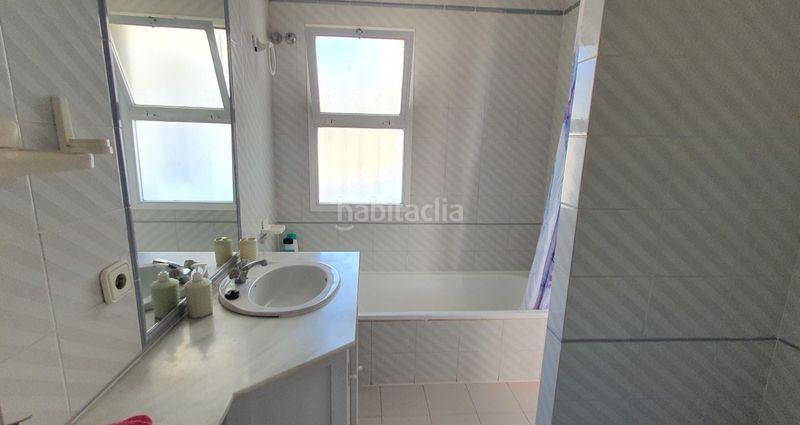 Foto a30a0cad-9b0d-4742-8fd7-e13ec10ac8a9. Casa adossada amb piscina a Calahonda Mijas