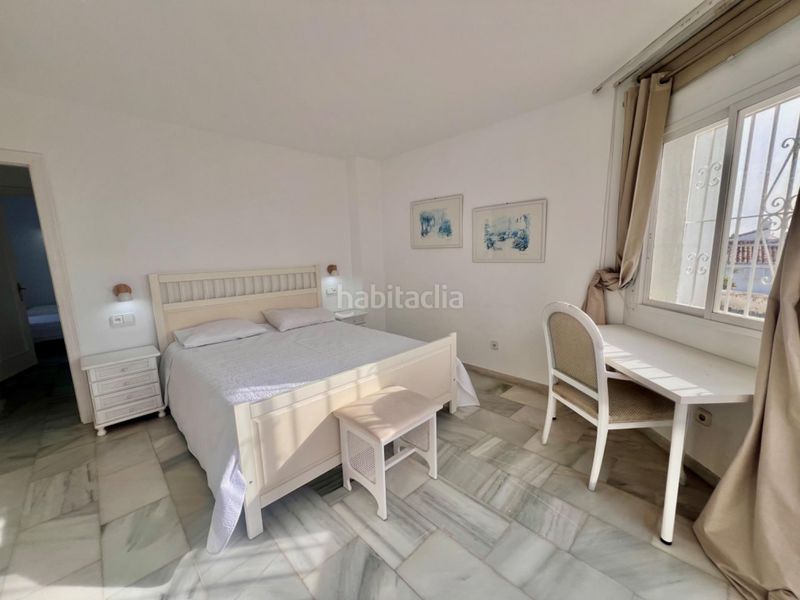 Foto a5d78cfb-6c01-4f60-a402-b6fe1a5ab2b8. Casa adossada amb piscina a Calahonda Mijas