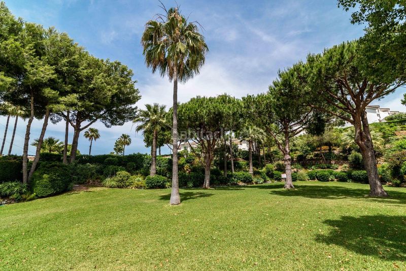 Foto cc965686-cd2b-4c6f-a4fb-b91f0c87ac3f. Casa adossada amb piscina a Calahonda Mijas