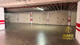 Parking coche en Cardenal herrera oria 38. Garaje cerrado en venta en cazoña  santander