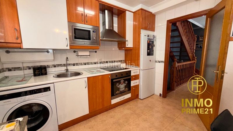 Foto bcf95d0a-7df9-4bcf-9ab2-d93f82d0a0d2. Casa adossada a Tanos - calle fernandez vallejo a Torrelavega
