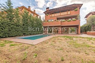 Chalet in La Plana-Bellsoleig. Impresionante casa de lujo en sant just