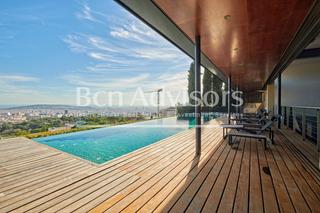 Xalet a Sarrià. Espléndida casa con vistas a toda la ciudad en entorno tranquilo