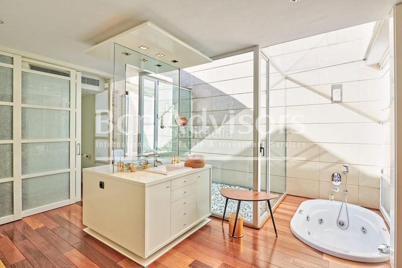 Foto 76ca8024-4456-48f5-906c-312621780f8d. Xalet amb aparcament piscina a Sarrià Barcelona