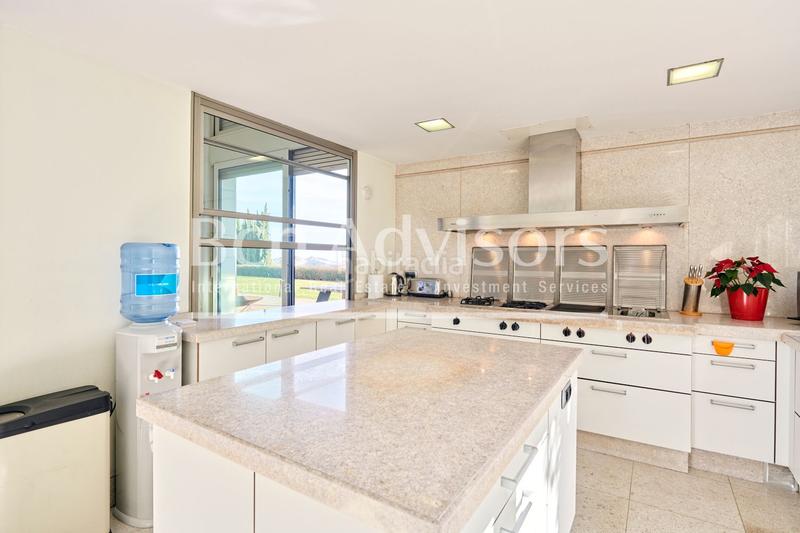 Foto b296a5ba-8939-43e4-8065-73140433e8c4. Xalet amb aparcament piscina a Sarrià Barcelona