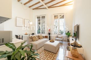 Piso  Carrer del regomir. Acogedor piso reformado con terraza y elementos originales en el