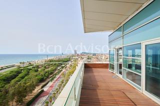 Attique  Carrer de vidal i de valenciano. Extraordinario ático con terraza y vistas al mar y barcelona.