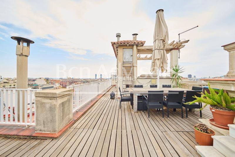 Foto 11ddec7f-5dd9-4fe0-81c9-49de0aa540f1. Attique avec chauffage piscine dans Dreta de l´Eixample Barcelona