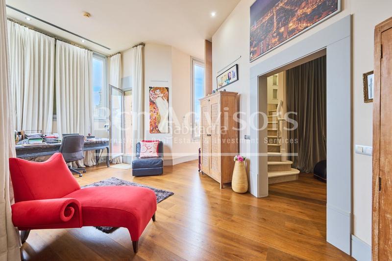 Foto a5cd4e43-eab4-436d-a386-39cf9a01f60e. Attique avec chauffage piscine dans Dreta de l´Eixample Barcelona