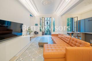 Pis a Dreta de l´Eixample. Impresionante piso modernista reformado en finca regia del quadr