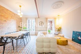Pis  Carrer d'arag. Espectacular piso modernista reformado a estrenar.