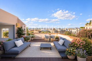 Penthouse in Dreta de l´Eixample. Sensacional ático reformado a estrenar con terraza e increíbles