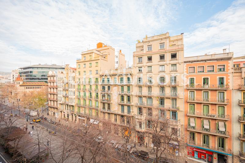 Foto aa284c4b-4cb8-44b4-a132-073860e68504. Piso exclusiva propiedad reformada en finca modernista en rambla catalunya en Barcelona