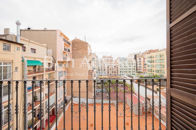 Foto f3ccad6f-45c7-48f9-80ba-799426622b05. Piso exclusiva propiedad reformada en finca modernista en rambla catalunya en Barcelona