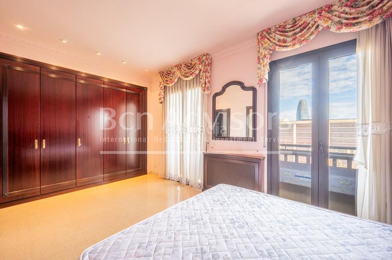 Foto 1d992f15-a5b0-4713-800b-fb06c2ce35fe. Attico con riscaldamento parcheggio in Fort Pienc Barcelona