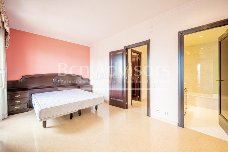 Foto 5534b79f-d90a-400a-a68d-21b3172cff00. Attico con riscaldamento parcheggio in Fort Pienc Barcelona