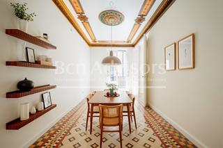 Piso  Carrer d'avinyó. Increíble y luminoso piso modernista reformado a estrenar en el