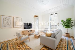 Pis  Carrer d'avinyó. Increíble y luminoso piso modernista reformado a estrenar en el