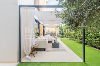Casa a Sarri. Impresionante casa con jardn y piscina en sarri