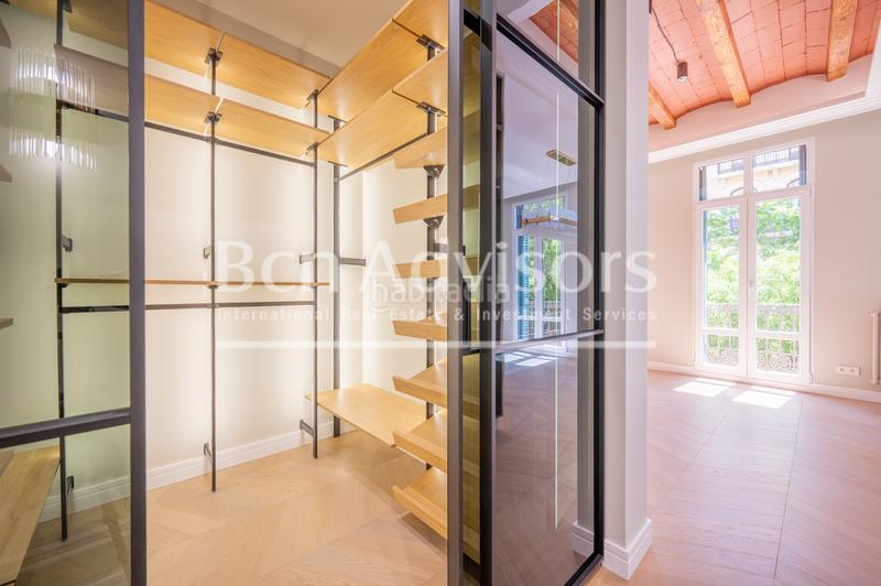 Foto 06b57476-52dc-4cfe-9d55-383947a87041. Piso maravilloso piso reformado a estrenar en finca regia esquinera del eixample. en Barcelona