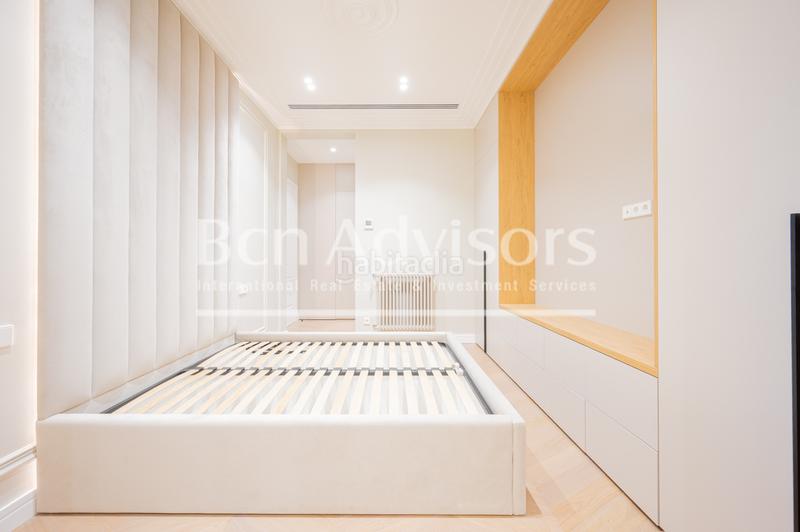 Foto 64c2969f-bef8-4b7f-92dc-f499de807825. Piso maravilloso piso reformado a estrenar en finca regia esquinera del eixample. en Barcelona