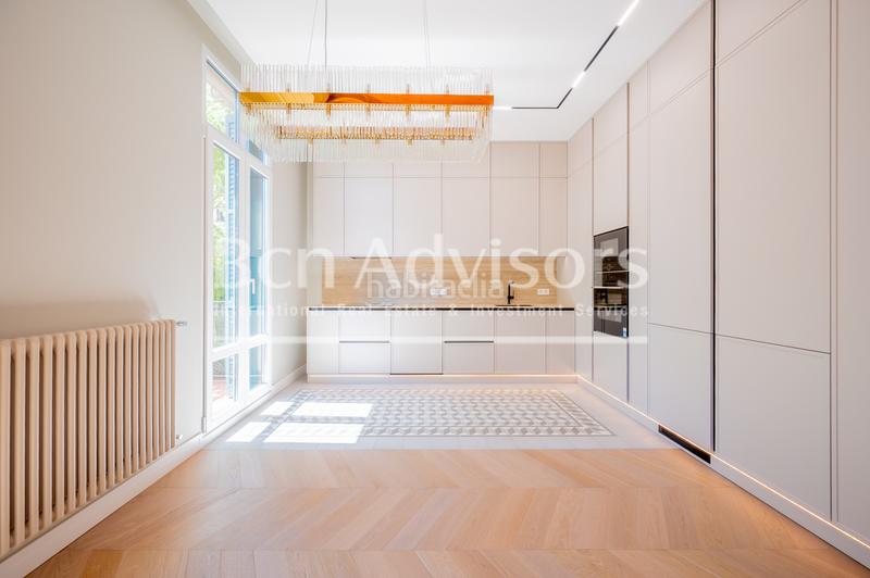Foto 97a2fd71-e9b1-4e26-97d0-c83c648f71db. Piso maravilloso piso reformado a estrenar en finca regia esquinera del eixample. en Barcelona