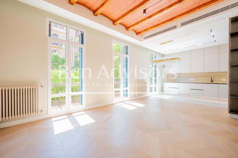 Foto 9cc56c44-e220-4fcc-ab25-a627983fdfee. Piso maravilloso piso reformado a estrenar en finca regia esquinera del eixample. en Barcelona