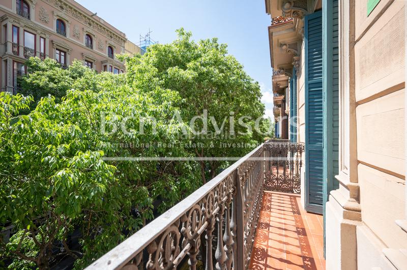 Foto dd796d8b-7724-43f8-a943-28fd5df644b5. Piso maravilloso piso reformado a estrenar en finca regia esquinera del eixample. en Barcelona