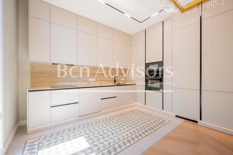 Foto f815007d-35cf-4bc5-8124-2903a542451b. Piso maravilloso piso reformado a estrenar en finca regia esquinera del eixample. en Barcelona