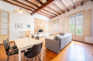 Piso  Carrer de la carabassa. Espléndido y luminoso piso con elementos originales en el barrio