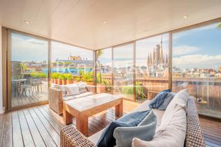 Attique  Carrer d'aragó. Fantástico ático con terraza, vistas a la sagrada familia y lice
