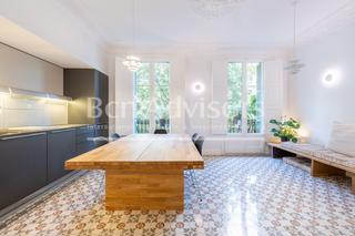 Pis  Carrer de muntaner. Magnfica vivienda reformada a estrenar con elementos originales