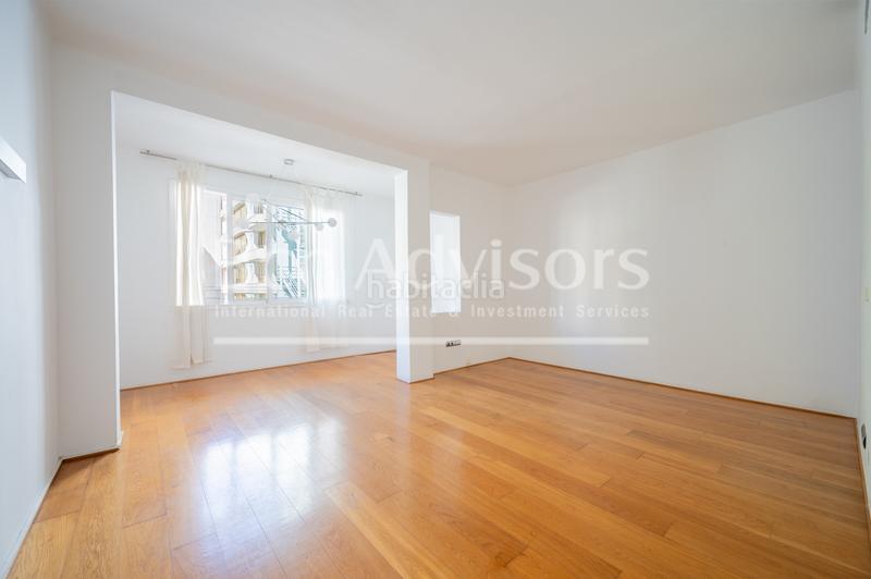 Foto 2af37148-97ea-49a4-b164-60c5d4968e63. Piso luminoso y tranquilo piso con terraza comunitaria junto al paseo sant joan. en Barcelona