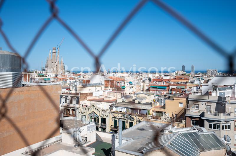 Foto 4d1a31fa-9eb7-42a2-b667-663ff98bd994. Piso luminoso y tranquilo piso con terraza comunitaria junto al paseo sant joan. en Barcelona