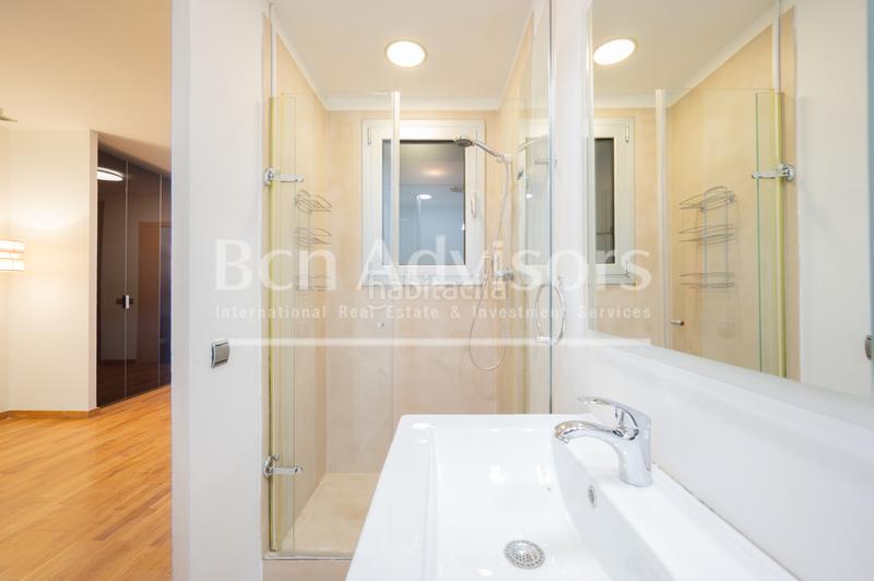 Foto 67d10b83-53d6-40aa-911c-3c161e335dd4. Piso luminoso y tranquilo piso con terraza comunitaria junto al paseo sant joan. en Barcelona
