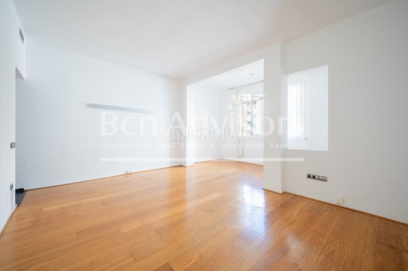 Foto 8666fe2a-7f76-49e6-842f-8cf723d18eec. Piso luminoso y tranquilo piso con terraza comunitaria junto al paseo sant joan. en Barcelona