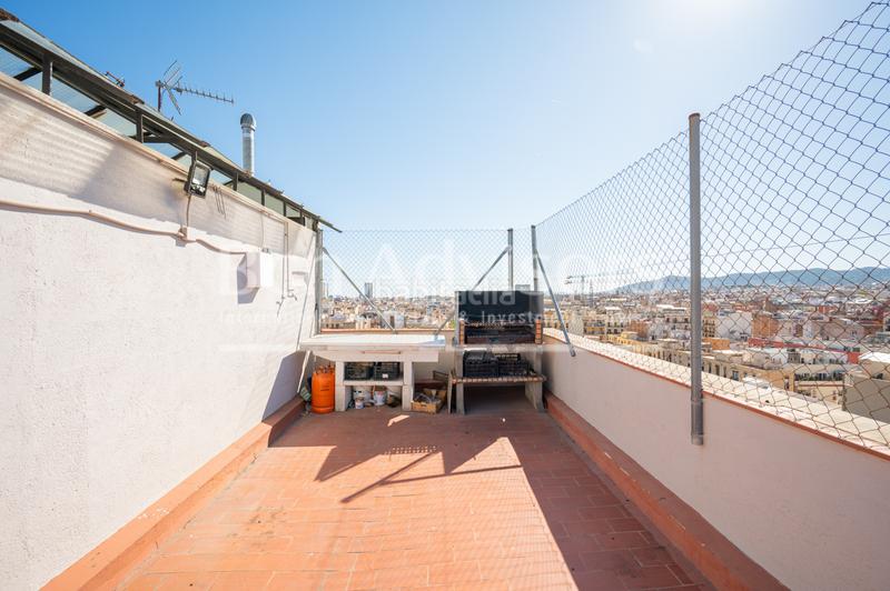 Foto a91a3d7b-4033-444d-9d40-b98bb575a57c. Piso luminoso y tranquilo piso con terraza comunitaria junto al paseo sant joan. en Barcelona